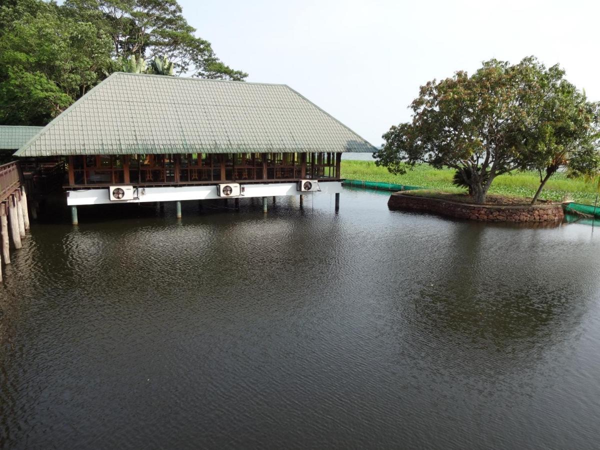 Water Scapes Hotel Kumarakom Ngoại thất bức ảnh