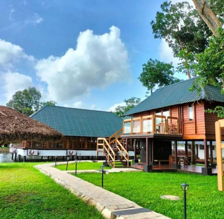 Water Scapes Hotel Kumarakom Ngoại thất bức ảnh